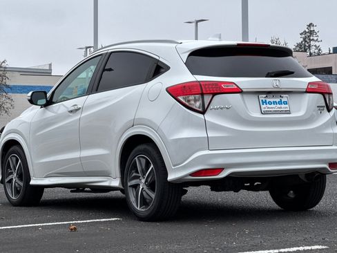 Used 2019 Honda HR-V Touring image 3