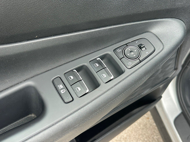 Used 2019 Hyundai Santa Fe SEL FWD image 17