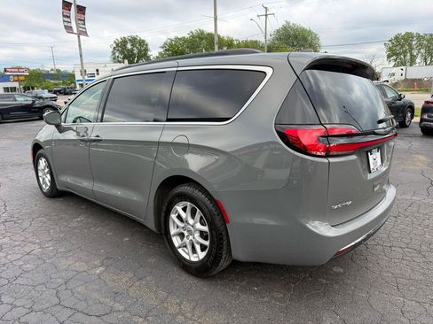 Used 2022 Chrysler Pacifica Touring-L FWD image 5