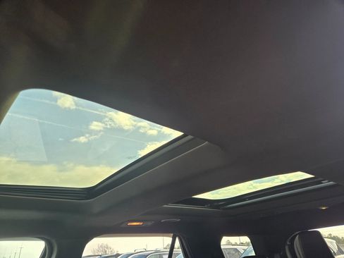 Used 2014 Ford Explorer XLT w/ Equipment Group 202A image 11