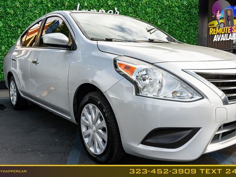 Used 2018 Nissan Versa SV FWD image 4