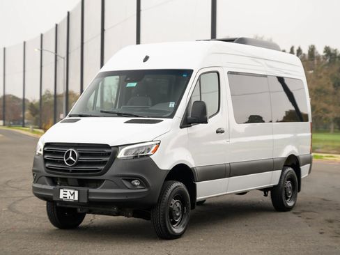 Used 2024 Mercedes-Benz Sprinter 2500 image 4