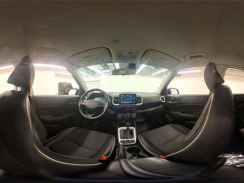 Used 2024 Hyundai Venue Limited image 36