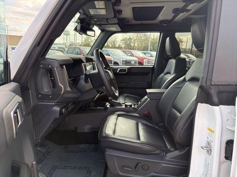 Used 2025 Ford Bronco Badlands image 10