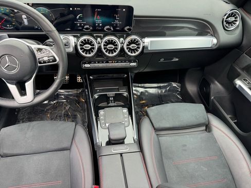 Certified 2021 Mercedes-Benz GLB 250 4MATIC image 18
