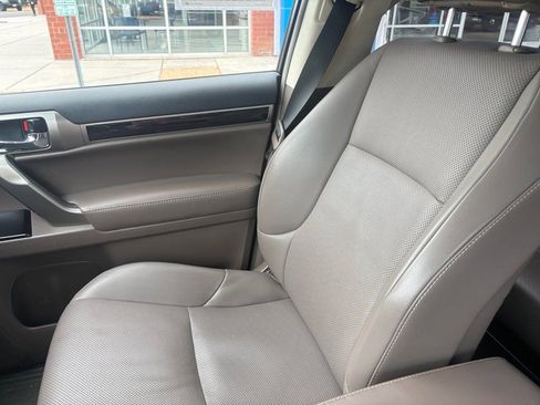 Used 2019 Lexus GX 460 image 8