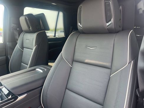 New 2026 Cadillac Escalade Luxury w/ Touring Package AWD/4WD image 9