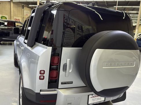 Used 2020 Land Rover Defender 110 First Edition image 11