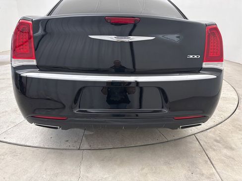 Used 2018 Chrysler 300 Touring w/ Driver Convenience Group RWD image 24