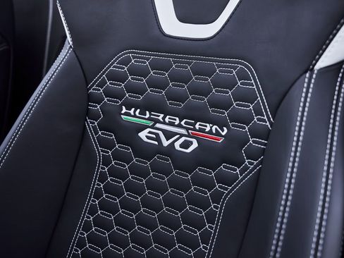 Used 2024 Lamborghini Huracan EVO image 45