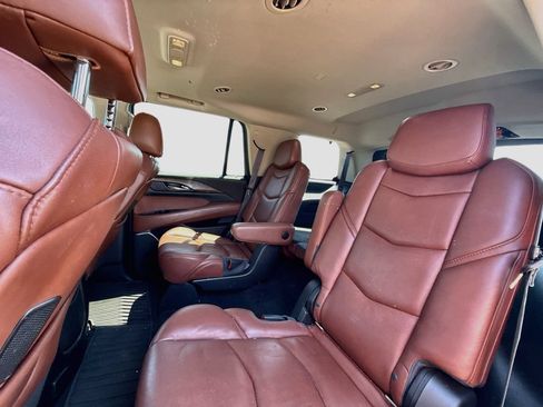 Used 2017 Cadillac Escalade Luxury AWD/4WD image 27