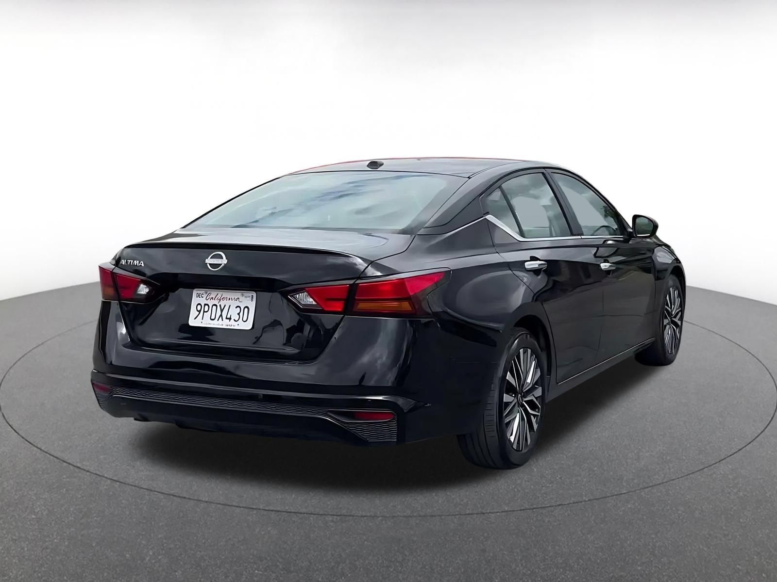 Used 2025 Nissan Altima 2.5 SV FWD image 14