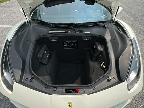 Used 2017 Ferrari 488 GTB RWD image 10