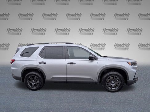 Certified 2025 Honda Pilot TrailSport image 3