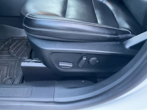 Used 2020 Ford Escape SEL image 9