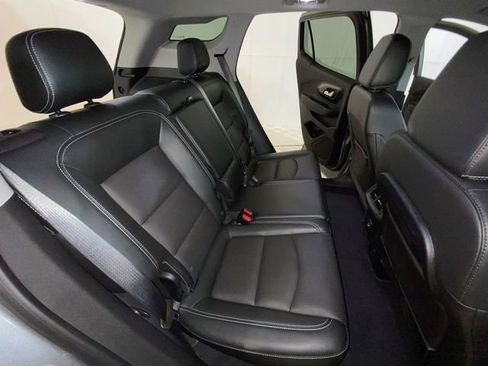 Used 2023 GMC Terrain SLT image 12