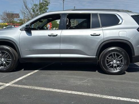 Used 2025 GMC Acadia Elevation FWD image 4