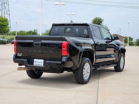 Used 2025 Toyota Tacoma SR5 w/ SR5 Upgrade Package AWD/4WD image 7