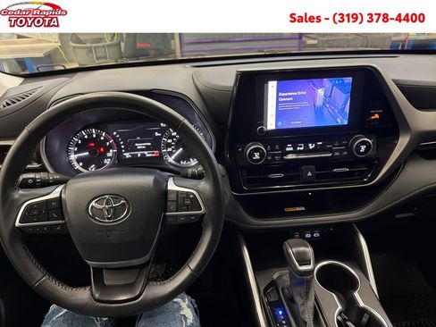 Certified 2024 Toyota Highlander XLE image 14