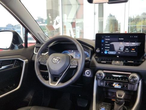 Used 2025 Toyota RAV4 Limited w/ Advanced Technology Package image 19
