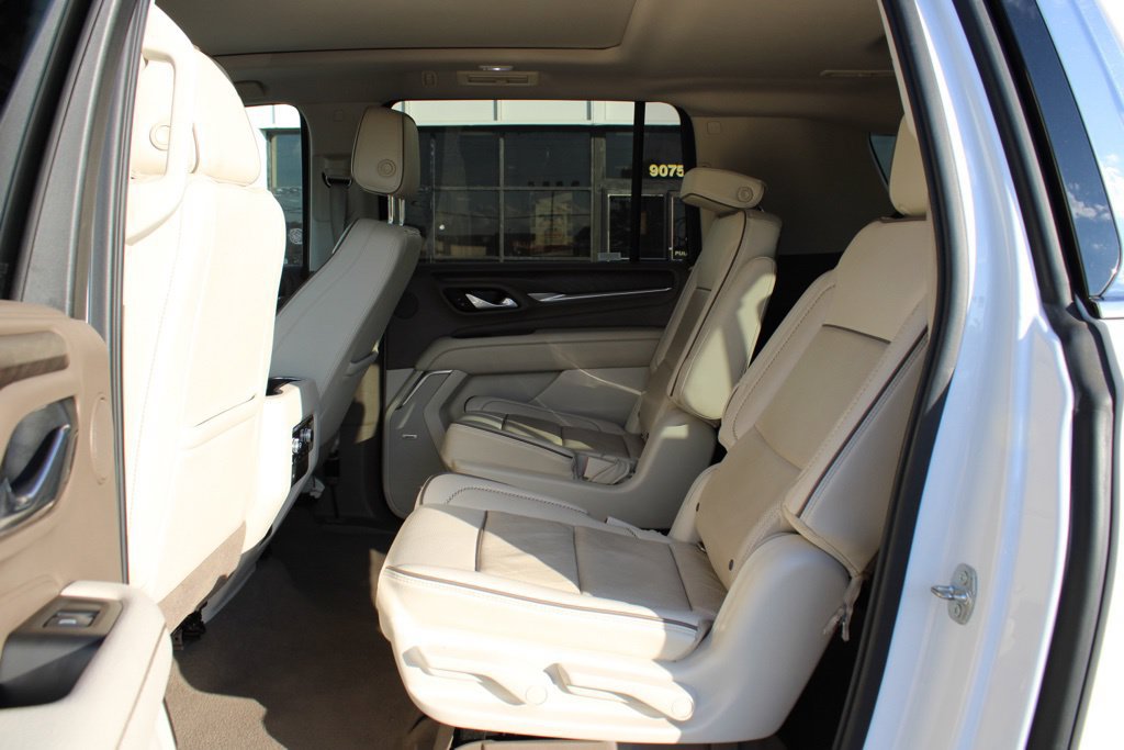 Used 2021 GMC Yukon XL Denali w/ Denali Premium Package AWD/4WD image 12