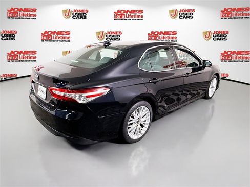 Certified 2020 Toyota Camry XLE image 18