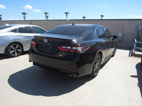 Used 2022 Toyota Camry SE w/ Carpet Mat Package (TMS) FWD image 3