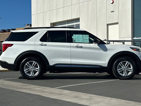Certified 2022 Ford Explorer XLT image 2