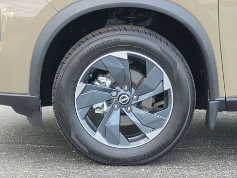Used 2024 Nissan Rogue SV w/ SV Premium Package AWD/4WD image 9