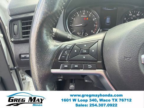 Used 2017 Nissan Rogue SV w/ SV Family Package FWD image 12
