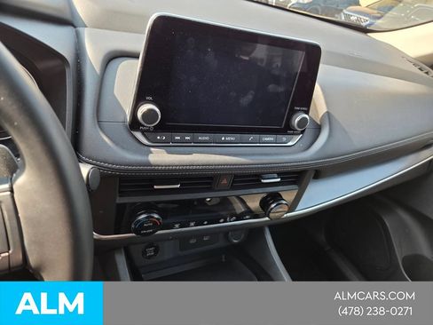 Used 2025 Nissan Rogue SV FWD image 23