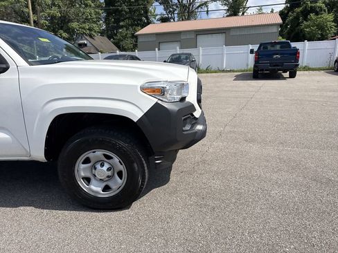 Used 2020 Toyota Tacoma 2WD Access Cab image 2