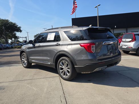 Used 2022 Ford Explorer XLT w/ Equipment Group 202A image 6