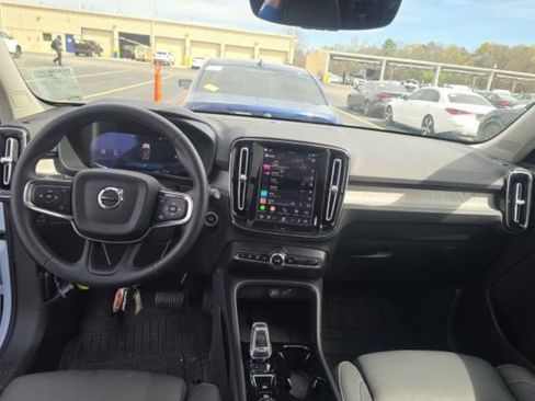 Used 2026 Volvo XC40 B5 Plus image 5