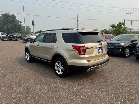 Used 2017 Ford Explorer XLT w/ Equipment Group 202A AWD/4WD image 6