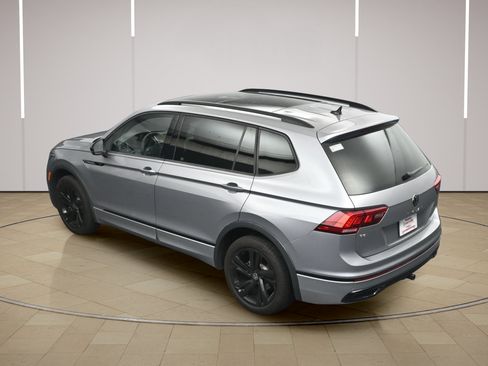 Used 2024 Volkswagen Tiguan SE R-Line FWD image 37