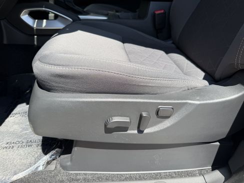 Used 2025 Nissan Frontier SV RWD image 32