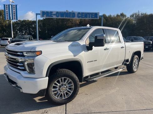 Used 2021 Chevrolet Silverado 2500 High Country w/ Technology Package image 2