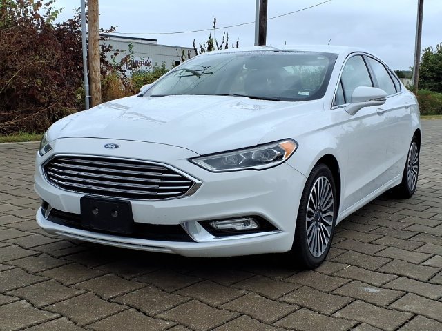Used 2017 Ford Fusion SE w/ Fusion SE Technology Package FWD image 2