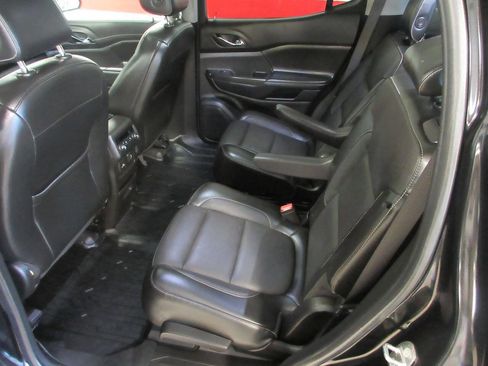 Used 2019 GMC Acadia SLT w/ LPO, Floor Liner Package AWD/4WD image 16