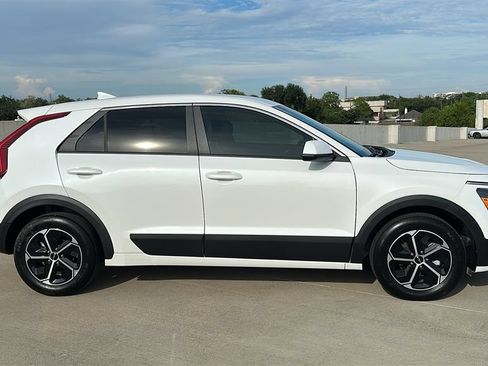 Used 2026 Kia Niro LX FWD image 13