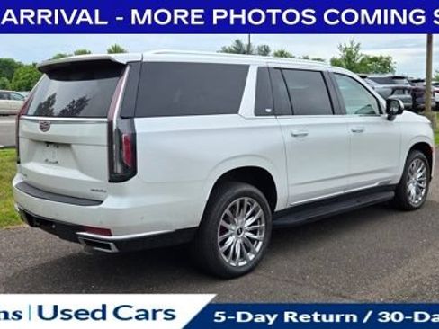 Used 2022 Cadillac Escalade ESV Premium Luxury AWD/4WD image 11