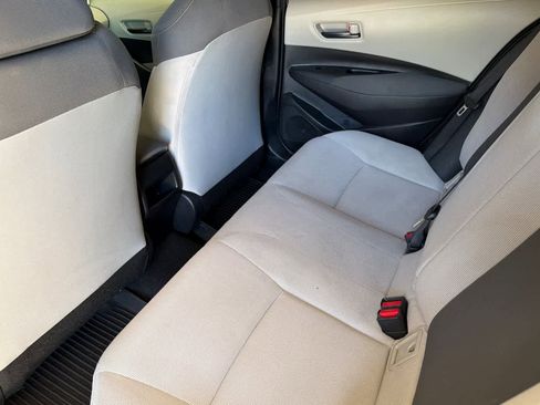 Used 2022 Toyota Corolla LE FWD image 4