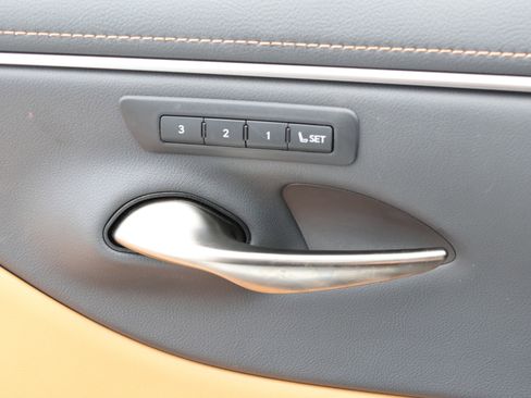 Used 2024 Lexus ES 350 w/ Premium Package image 13