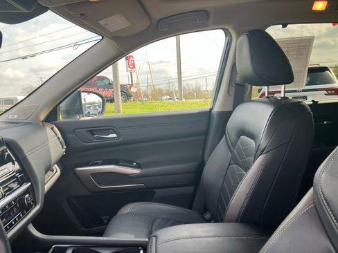 Used 2023 Nissan Pathfinder Platinum w/ Cargo Package image 10