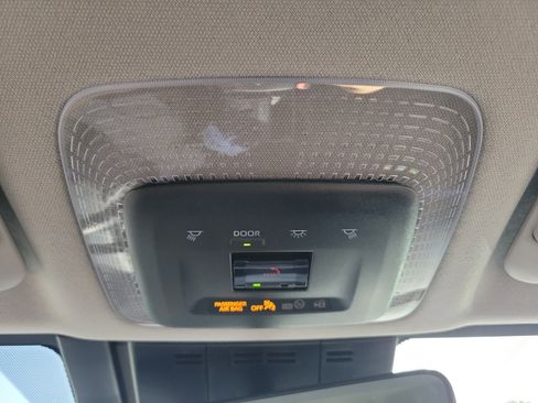 Used 2025 Toyota Prius XLE image 23