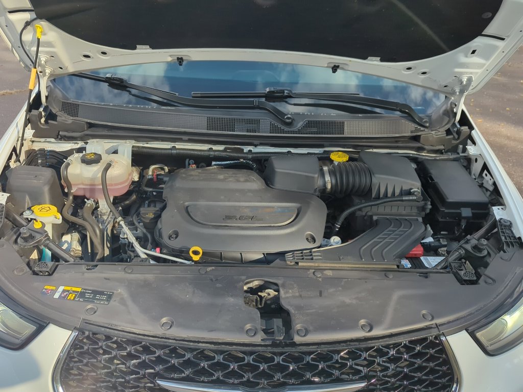 Used 2025 Chrysler Pacifica Select FWD image 12