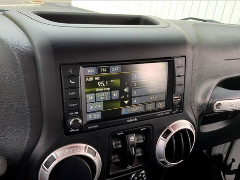 Used 2016 Jeep Wrangler Unlimited Sahara w/ Dual Top Group image 18