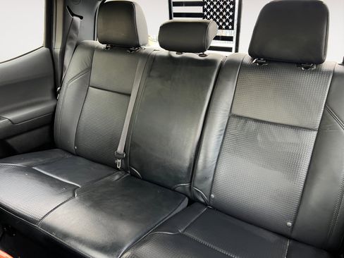 Used 2020 Toyota Tacoma TRD Sport image 13