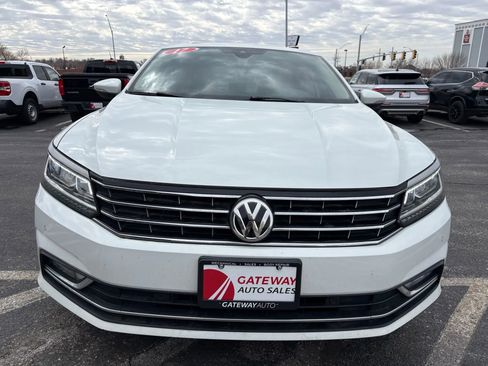 Used 2017 Volkswagen Passat 1.8T SEL Premium image 8